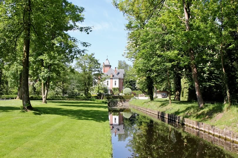 Aanzicht op het kasteel en landschap van Domein ’t Meersdael